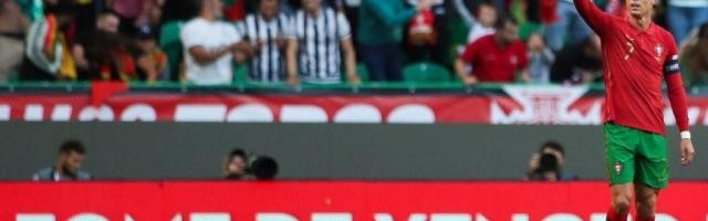 开云体育下载-结束5场球荒 龙凤胎儿女5岁生日 C罗每人送个进球