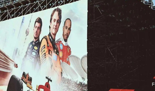 开云体育下载-“逛超市都能遇到世界级车手”，这几天的上海成了“F1痛城”