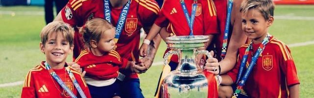 开云体育下载-莫拉塔自宣离婚 与妻子秀恩爱后不久和平分手