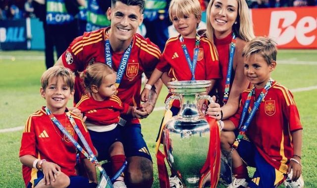 开云体育下载-莫拉塔自宣离婚 与妻子秀恩爱后不久和平分手